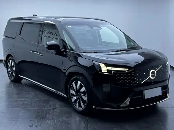 Volvo EM90 2024