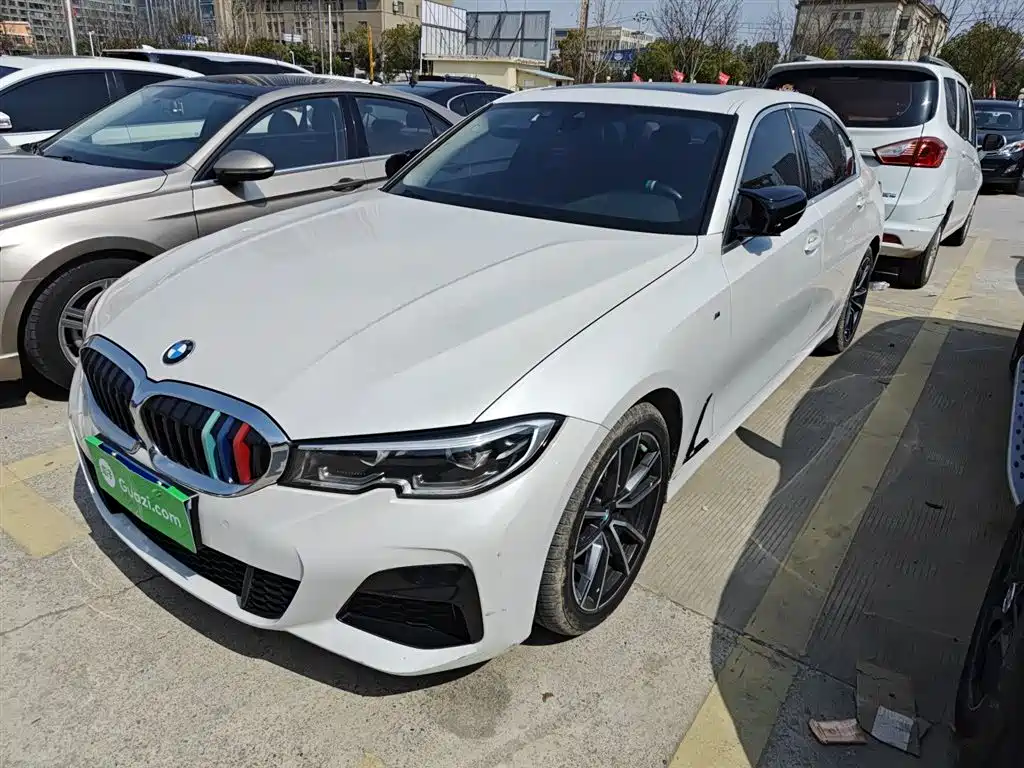BMW 3 Series 2022 — фото 1