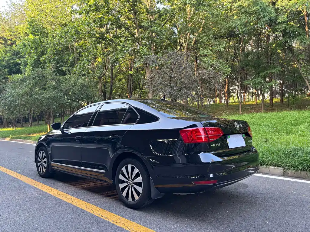 Volkswagen Sagitar 2018
