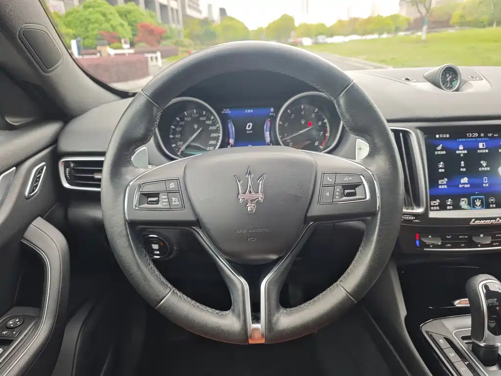 Maserati Levante 2016 — фото 10