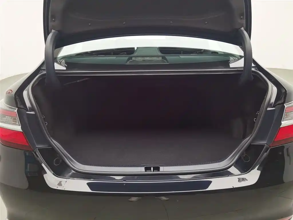 Toyota Camry 2016 — фото 16