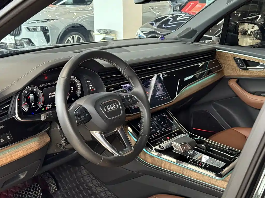 Audi Q7 2025 — фото 17