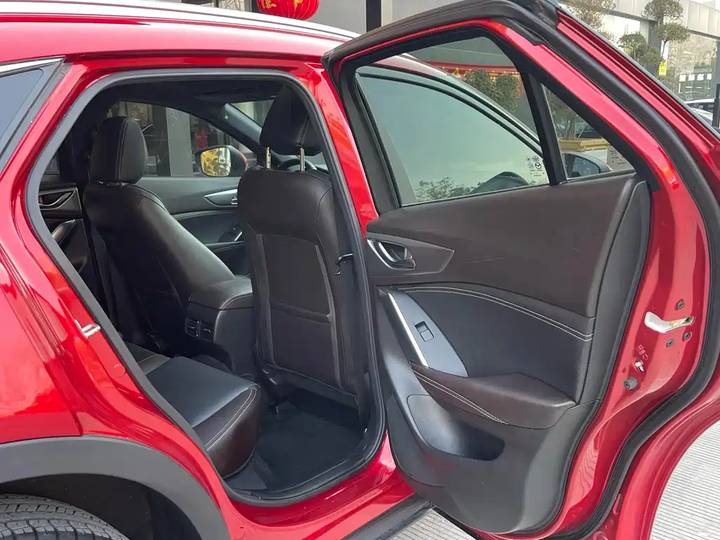 Mazda CX-4 2017 — фото 16