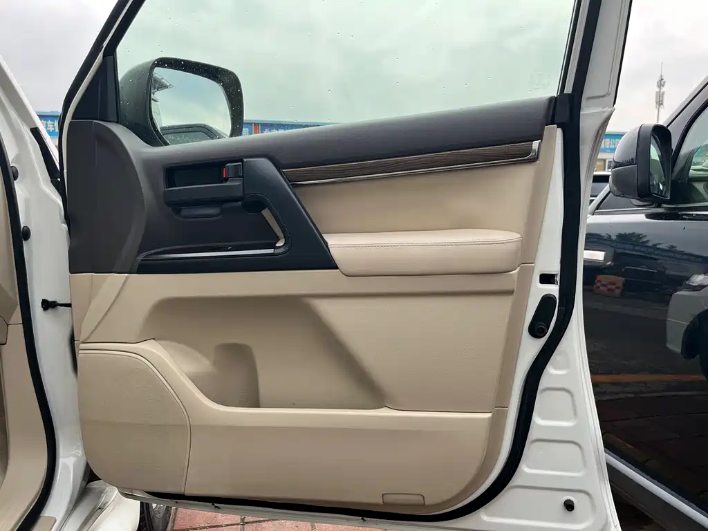Toyota Land Cruiser 2019 — фото 24