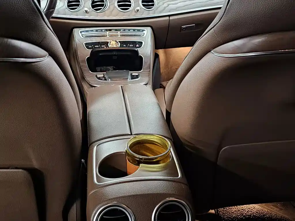 Mercedes-Benz E-Class 2019 — фото 12