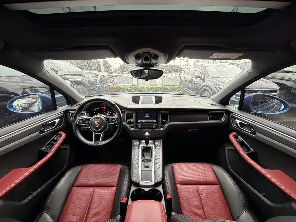 Porsche Macan 2017 — фото 14