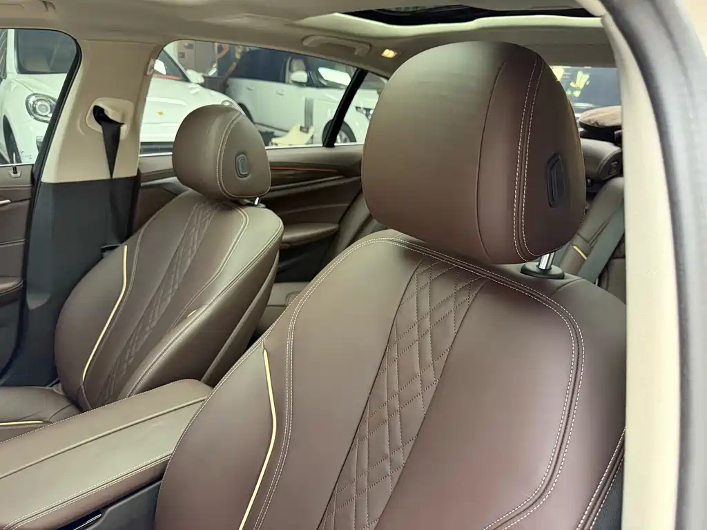 BMW 5 Series 2020 — фото 14