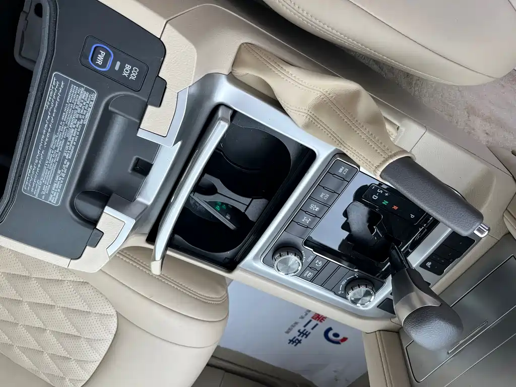Toyota Land Cruiser 2019 — фото 12