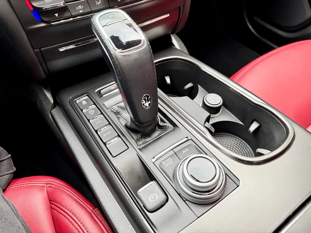 Maserati Ghibli 2021 — фото 17