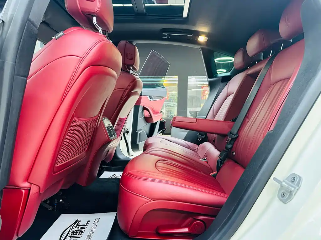 Maserati Levante 2017 — фото 10