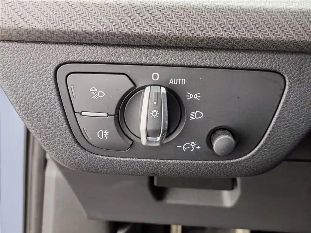 Audi Q5L 2023 — фото 21