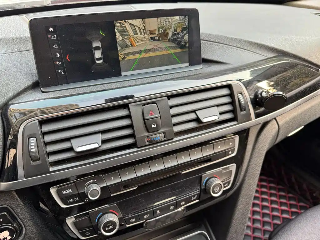 BMW 3 Series 2018 — фото 16