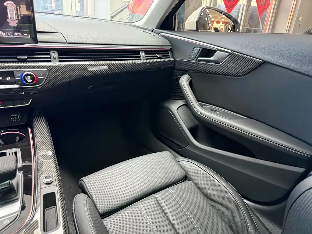 Audi A4L 2023 — фото 26