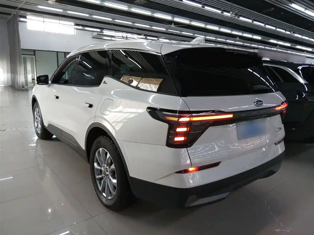 Ford Edge 2023 — фото 23