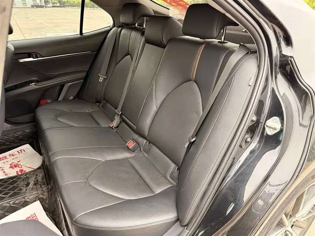 Toyota Camry 2021 — фото 12