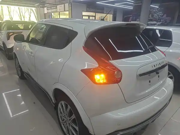 Infiniti ESQ 2017