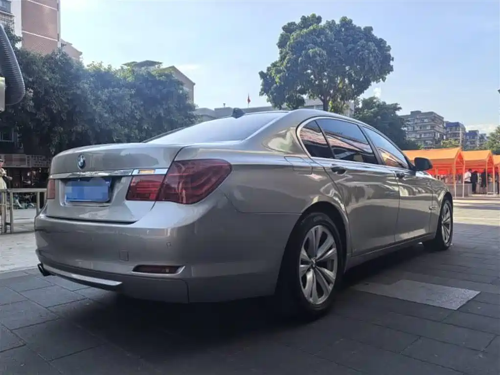 BMW 7 Series 2010 — фото 5