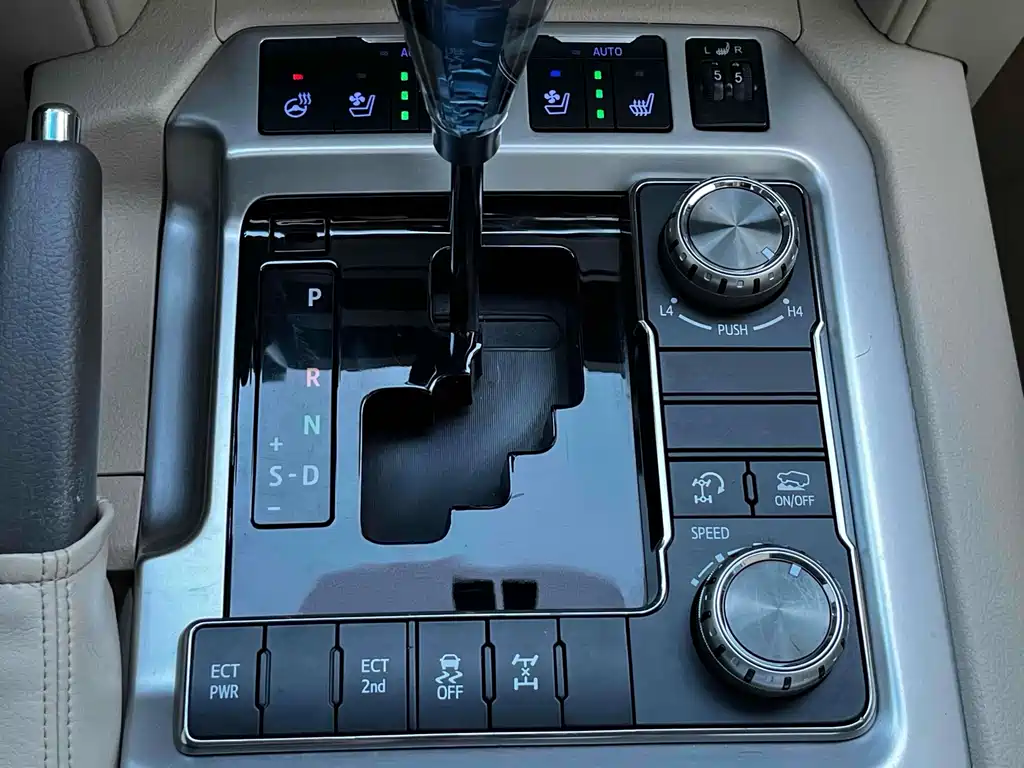 Toyota Land Cruiser 2020 — фото 9