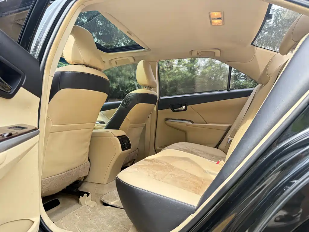 Toyota Camry 2016 — фото 12