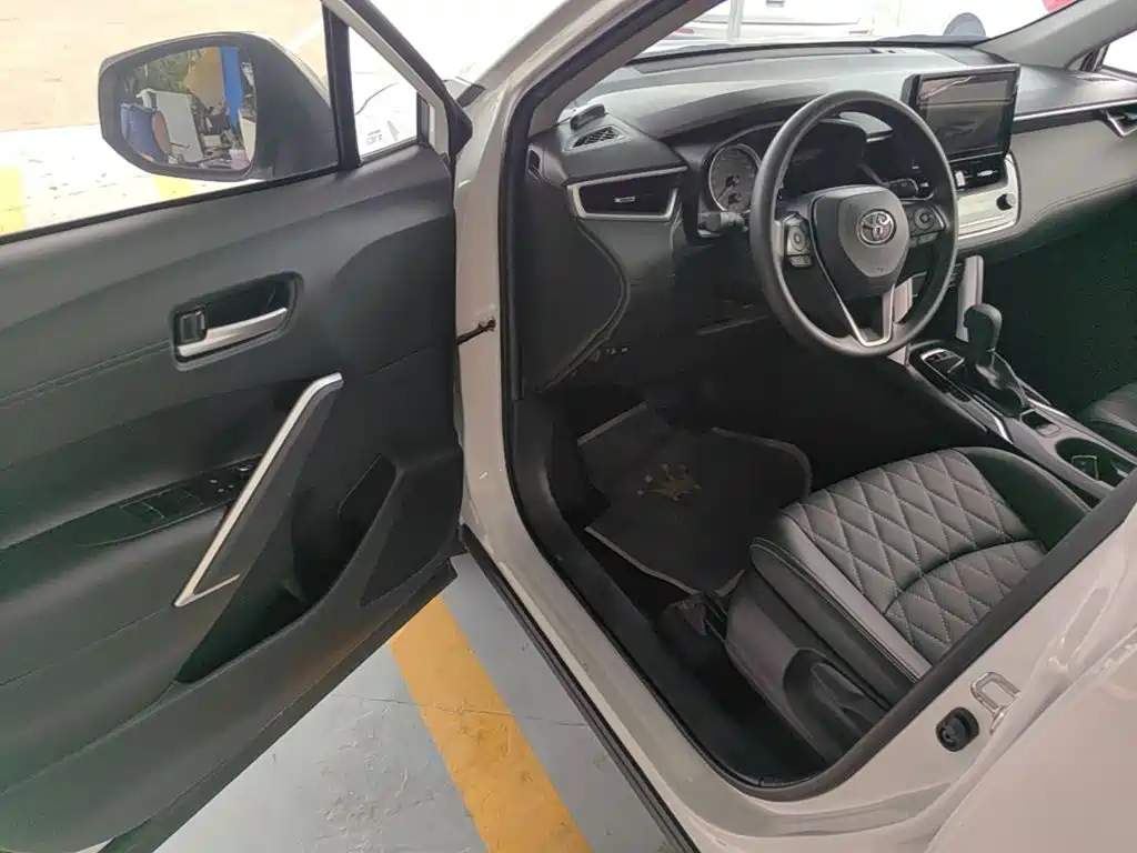 Toyota Corolla Cross 2022 — фото 16