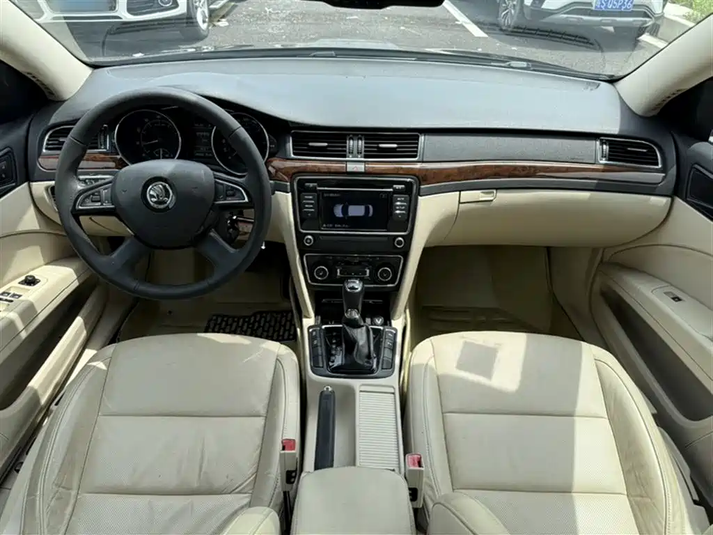 Skoda Superb 2015 — фото 21