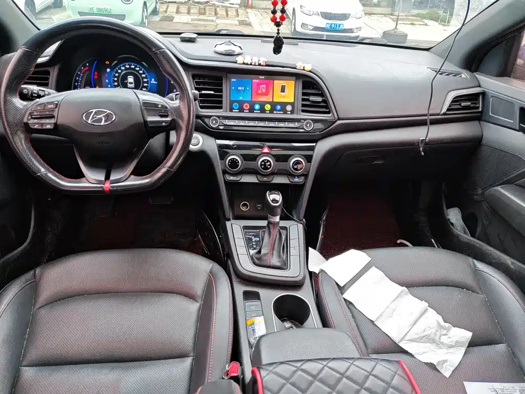 Hyundai Elantra 2019 — фото 9