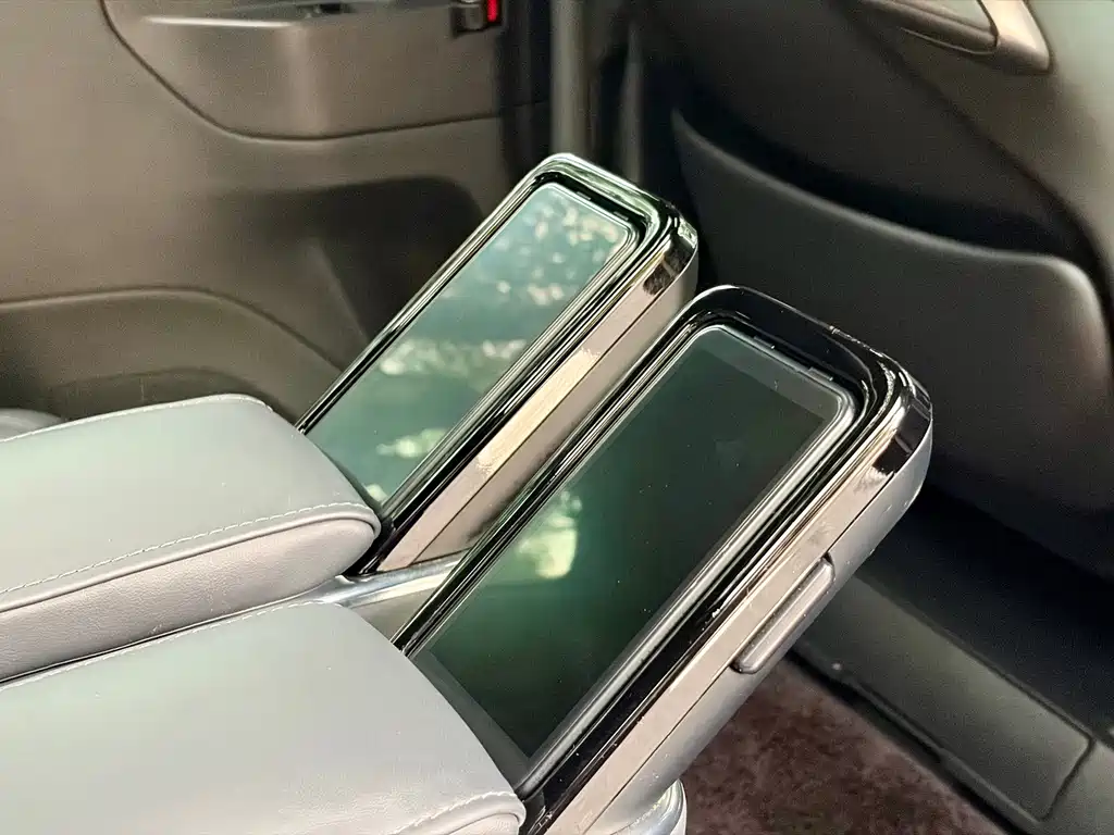 Toyota Alphard 2024 — фото 14