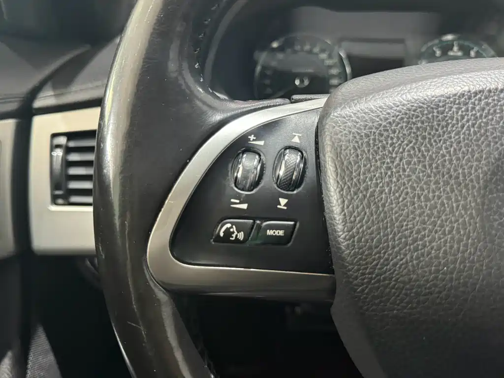 Jaguar XF 2015 — фото 16