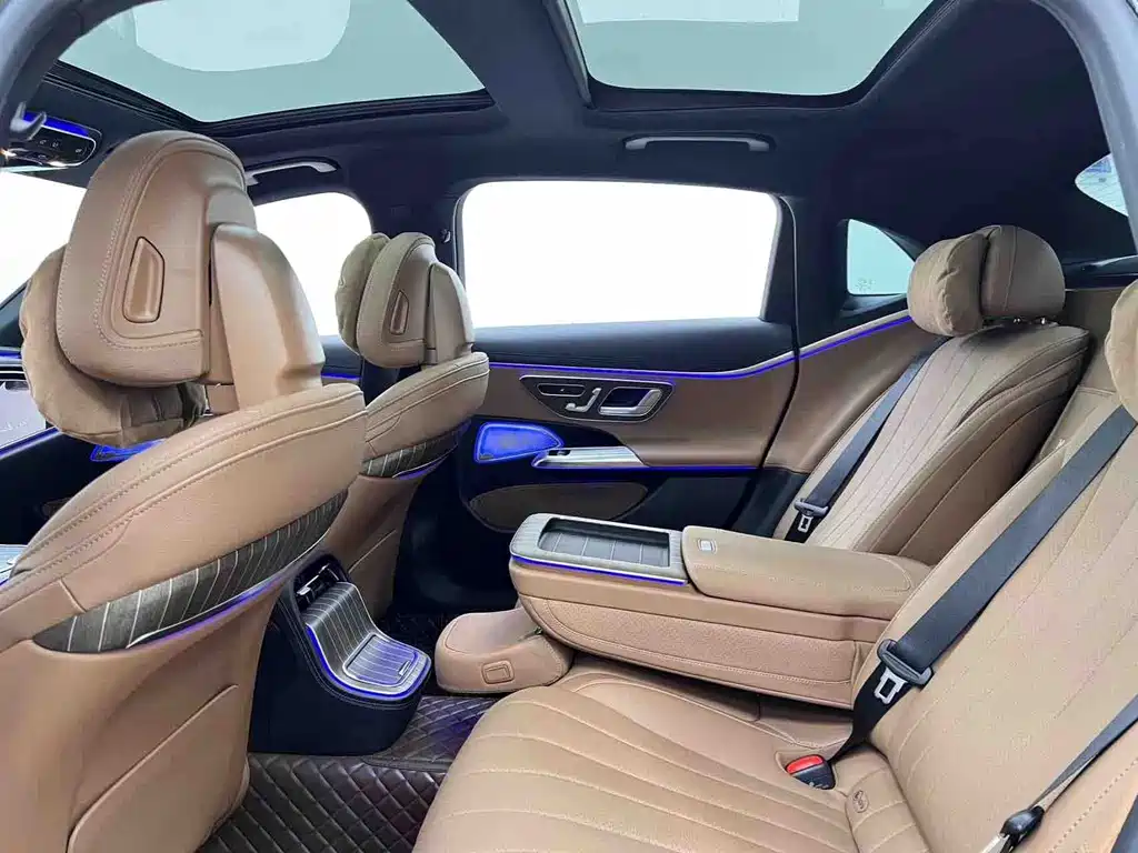 Mercedes-Benz E-Class 2024 — фото 14