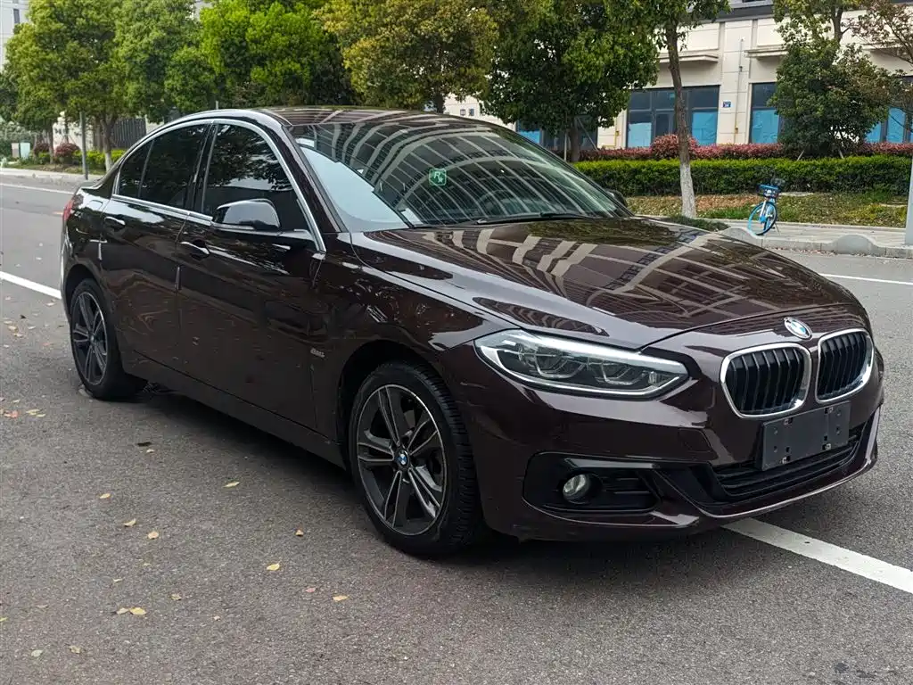 BMW 1 Series 2018 — фото 11