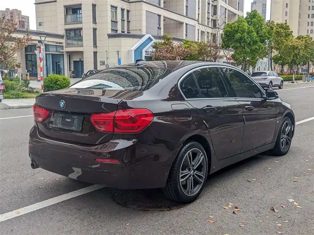 BMW 1 Series 2018 — фото 15