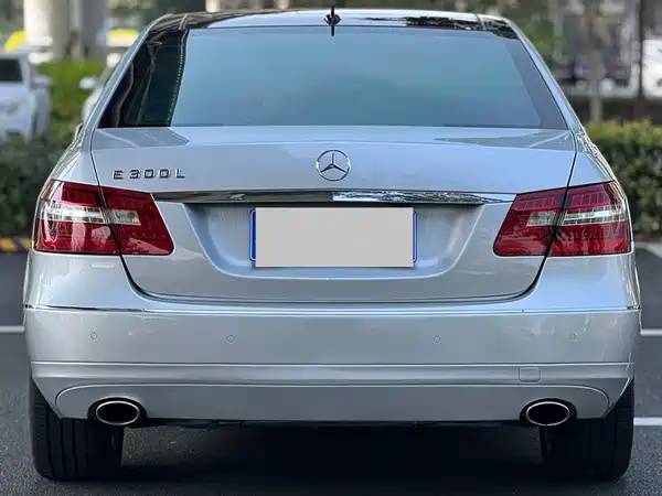 Mercedes-Benz E-Class 2010