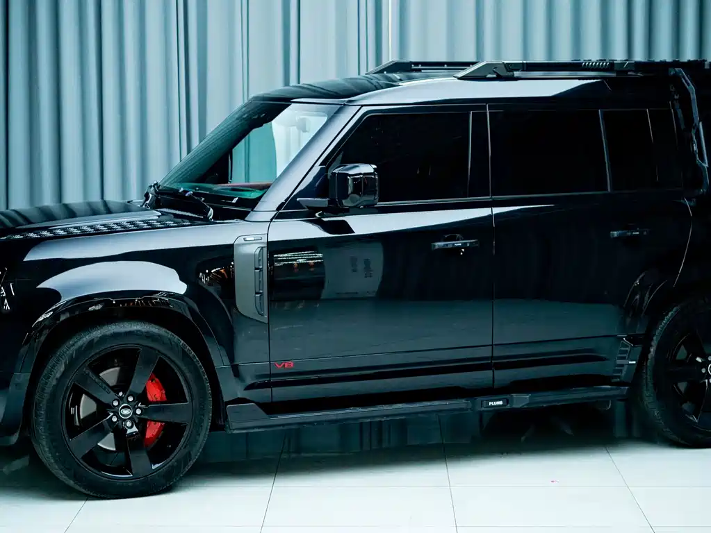 Land Rover Defender 2023 — фото 1