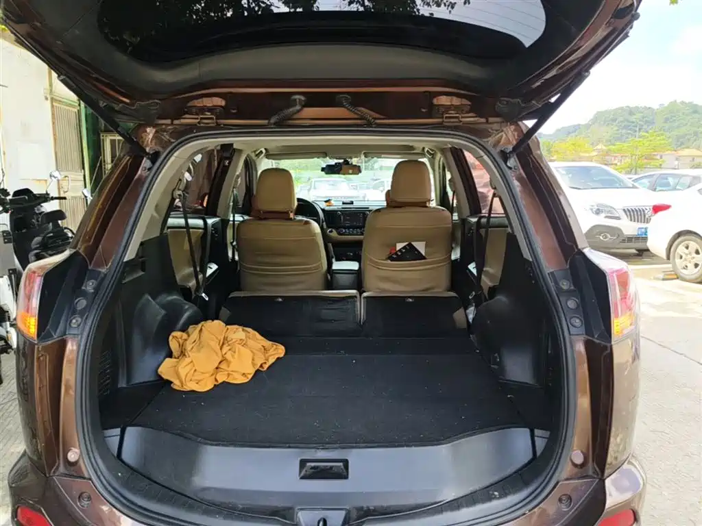 Toyota RAV4 2017 — фото 19
