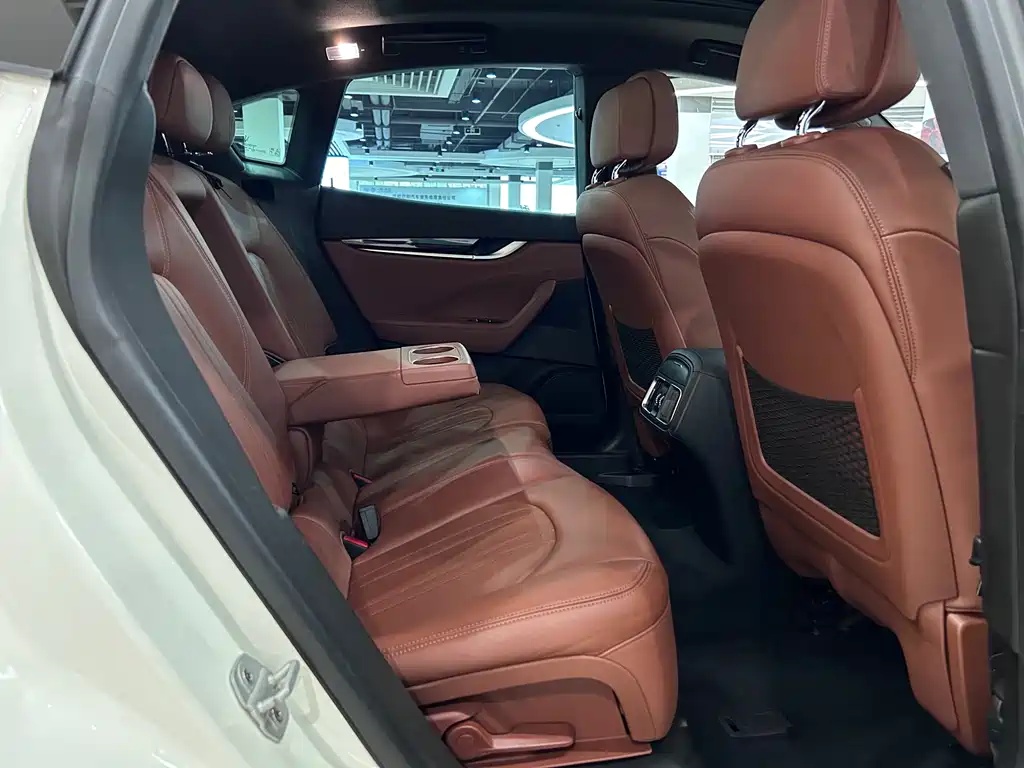 Maserati Levante 2019 — фото 14