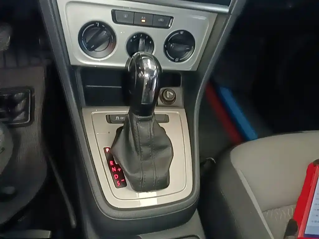 Volkswagen Gran Lavida 2015 — фото 14
