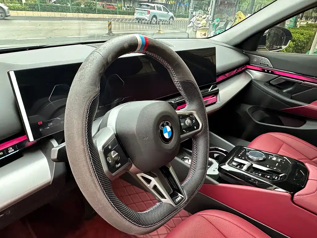 BMW 5 Series 2024 — фото 11