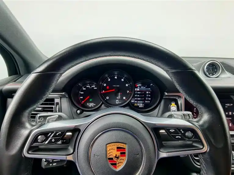 Porsche Macan 2020 — фото 11