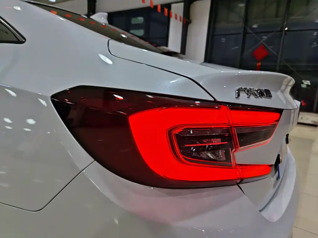 Honda Accord 2022 — фото 16