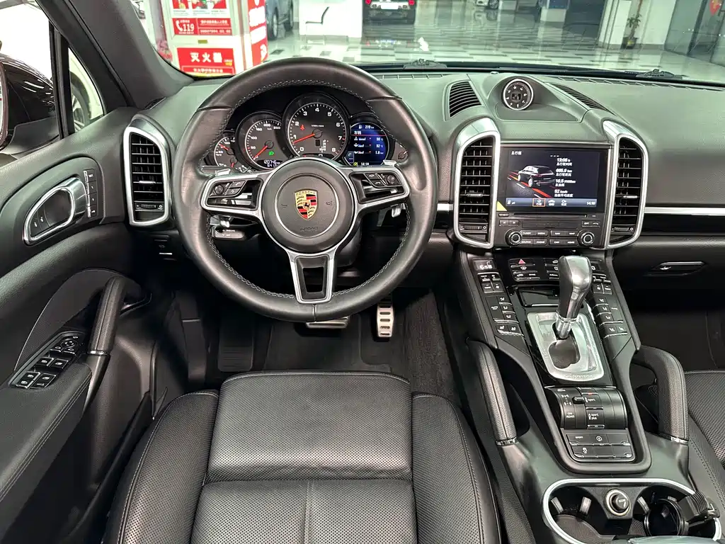 Porsche Cayenne 2017 — фото 15