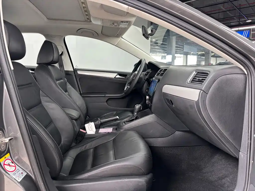Volkswagen Sagitar 2013