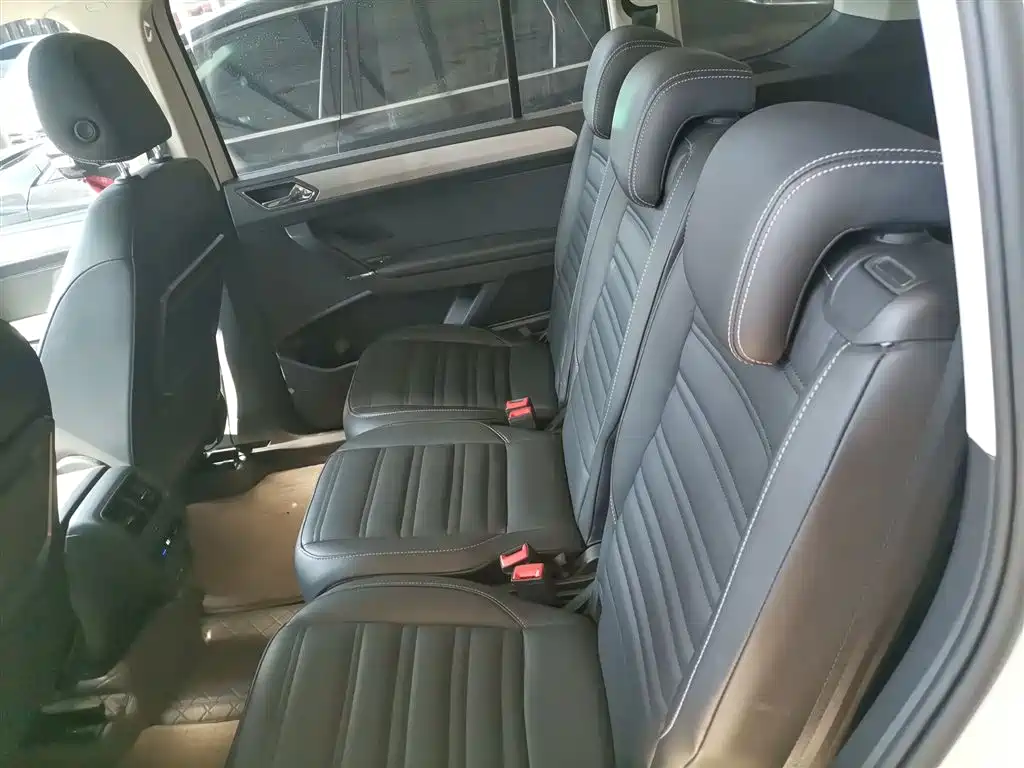 Volkswagen Touran 2018 — фото 17