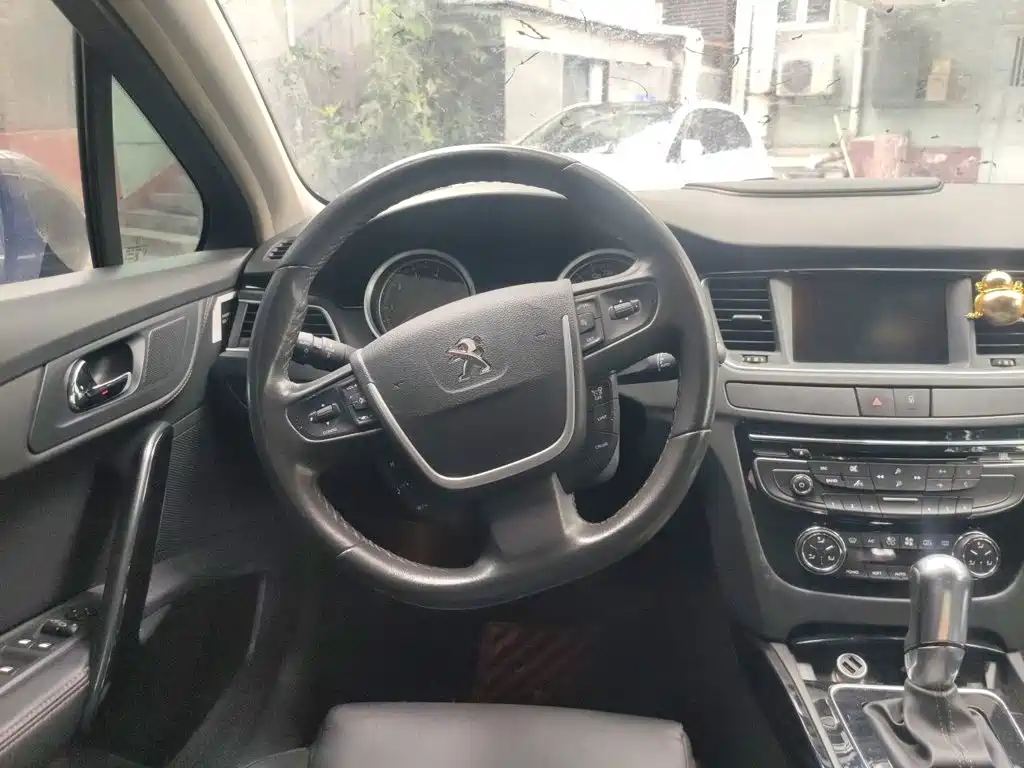 Peugeot 508 2015 — фото 11