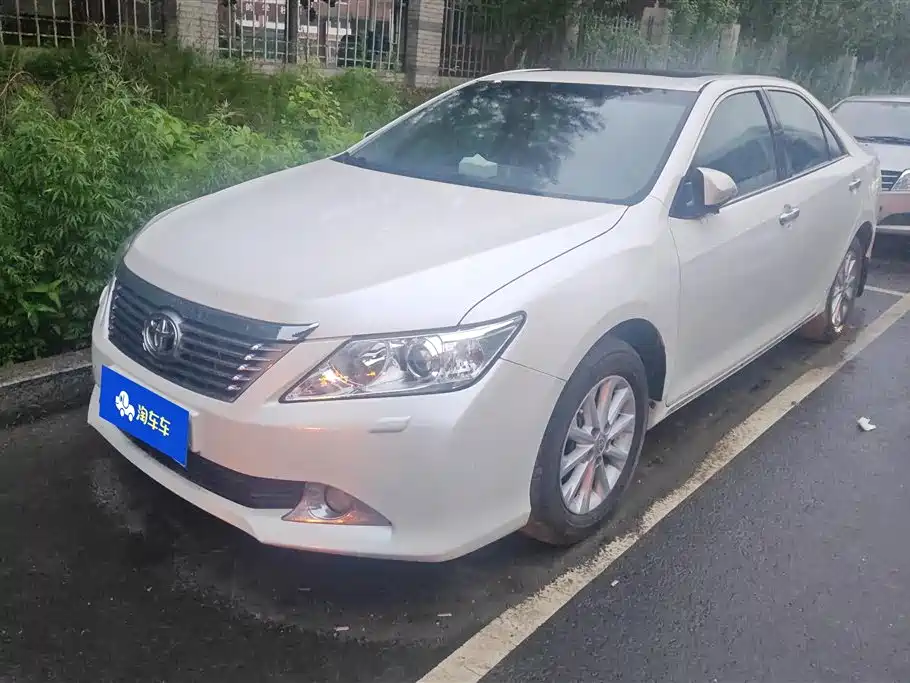 Toyota Camry 2014 — фото 1
