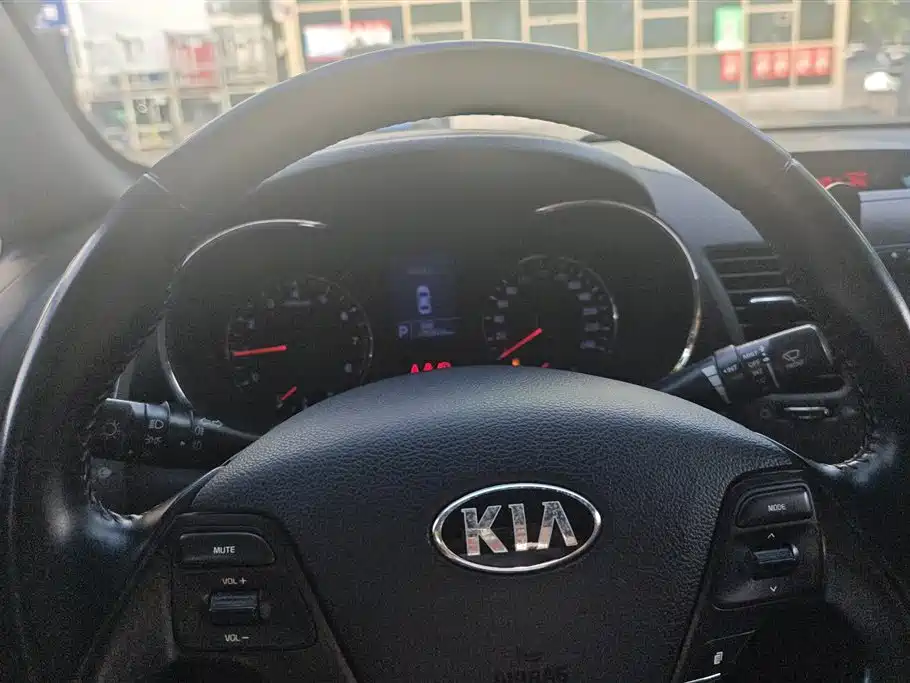 Kia K3 2014 — фото 14