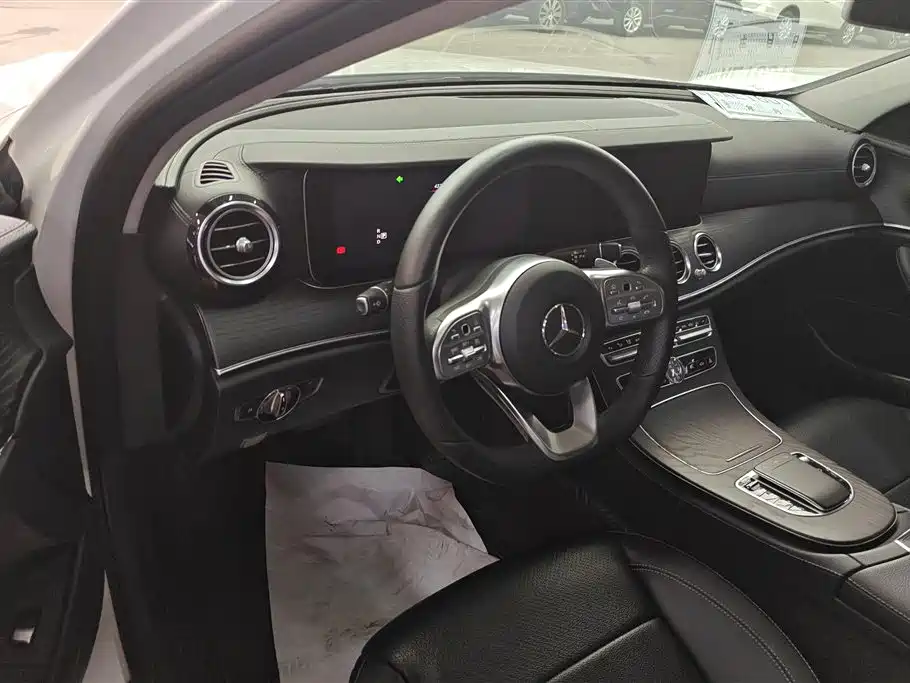 Mercedes-Benz E-Class 2019 — фото 12