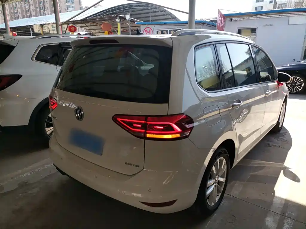Volkswagen Touran 2018 — фото 7