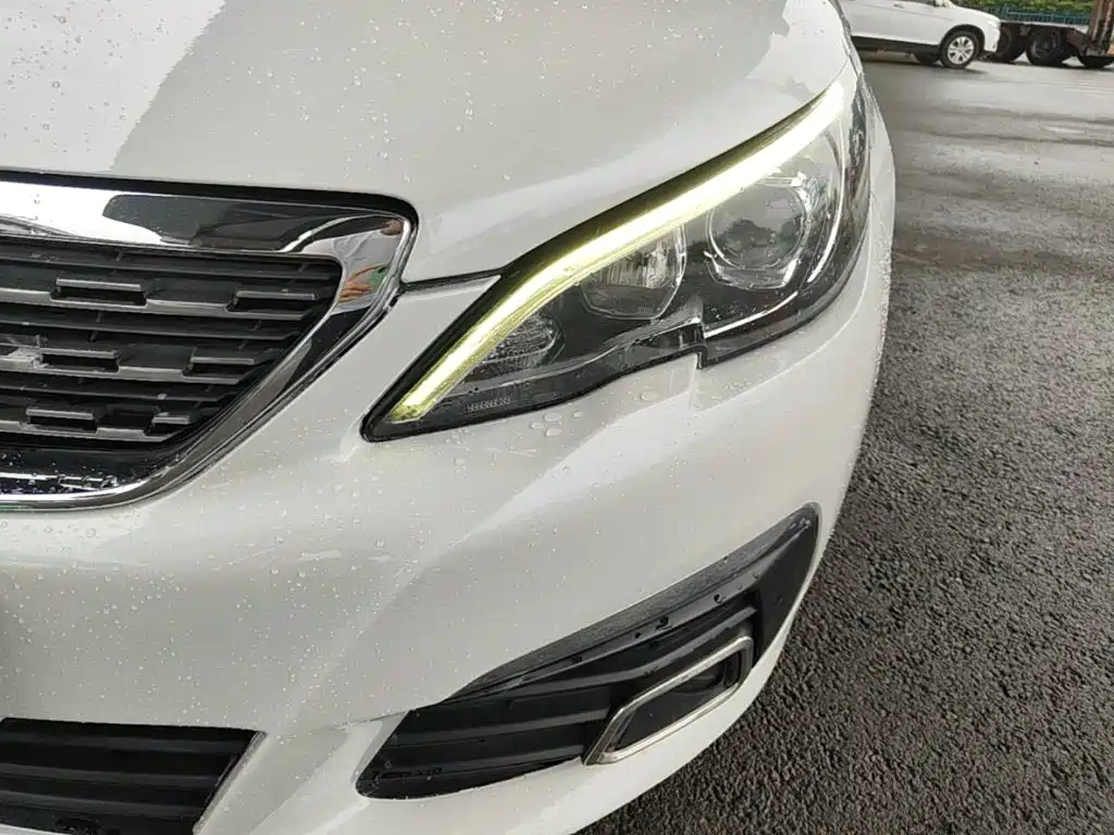 Peugeot 308 2018 — фото 24