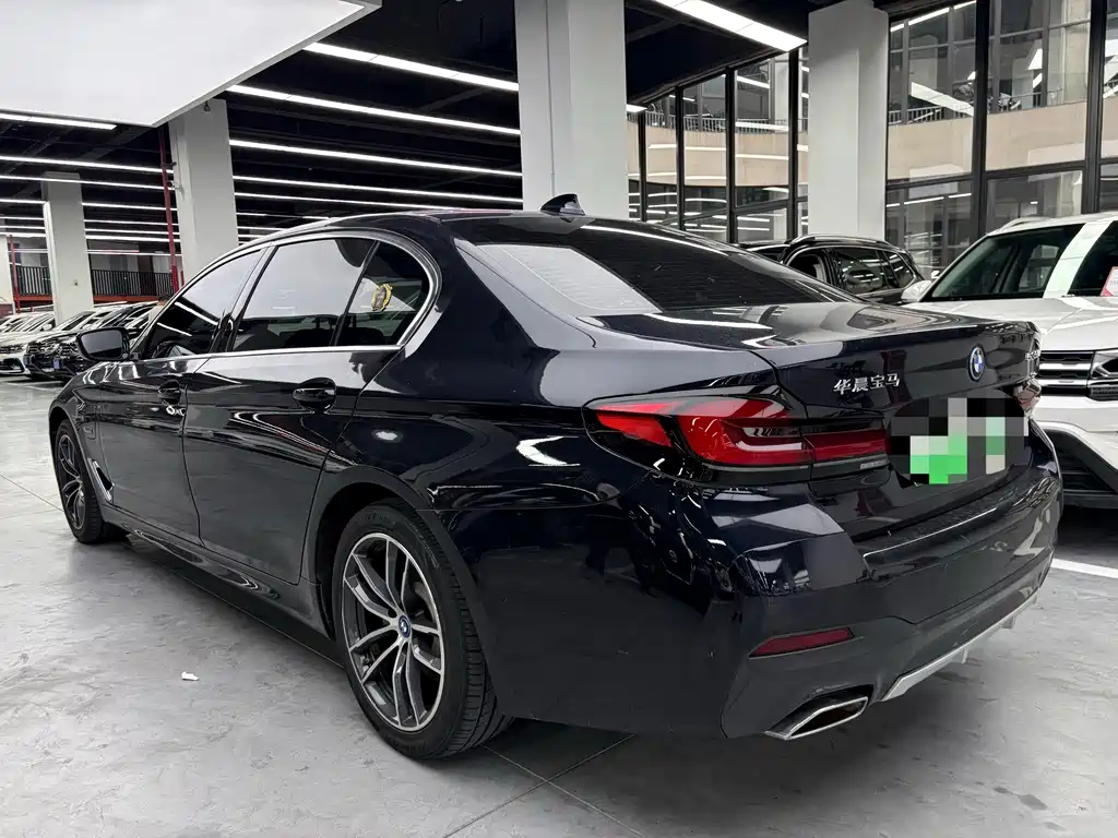 BMW 5 Series New Energy 2022 — фото 16
