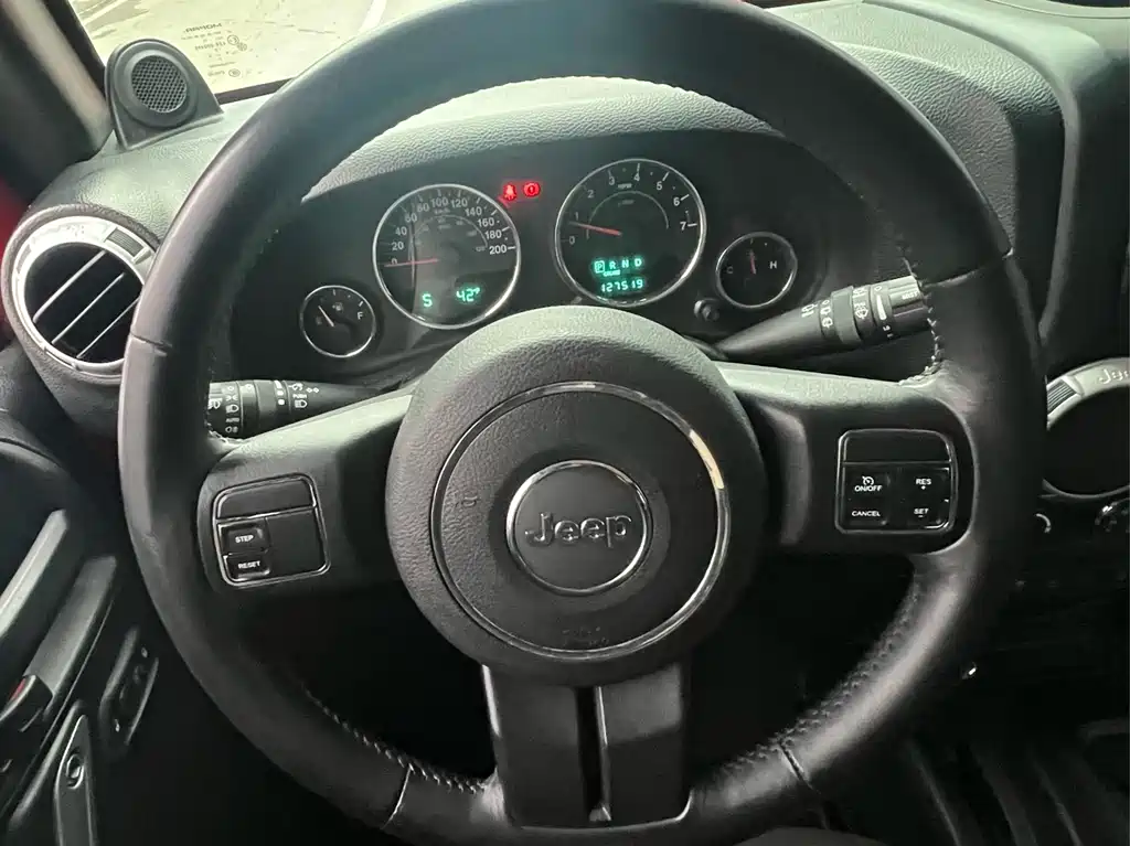Jeep Wrangler 2014 — фото 13